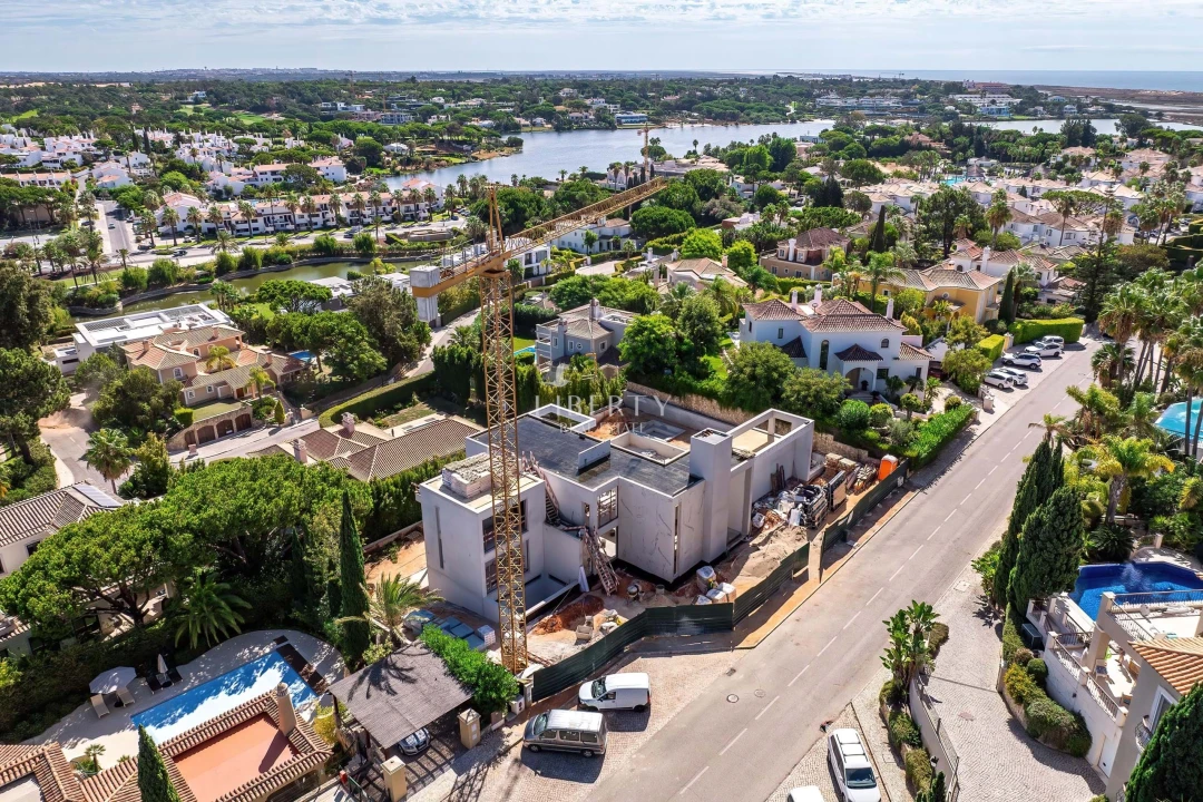 Moradia T5 para Venda em Almancil Foto 8