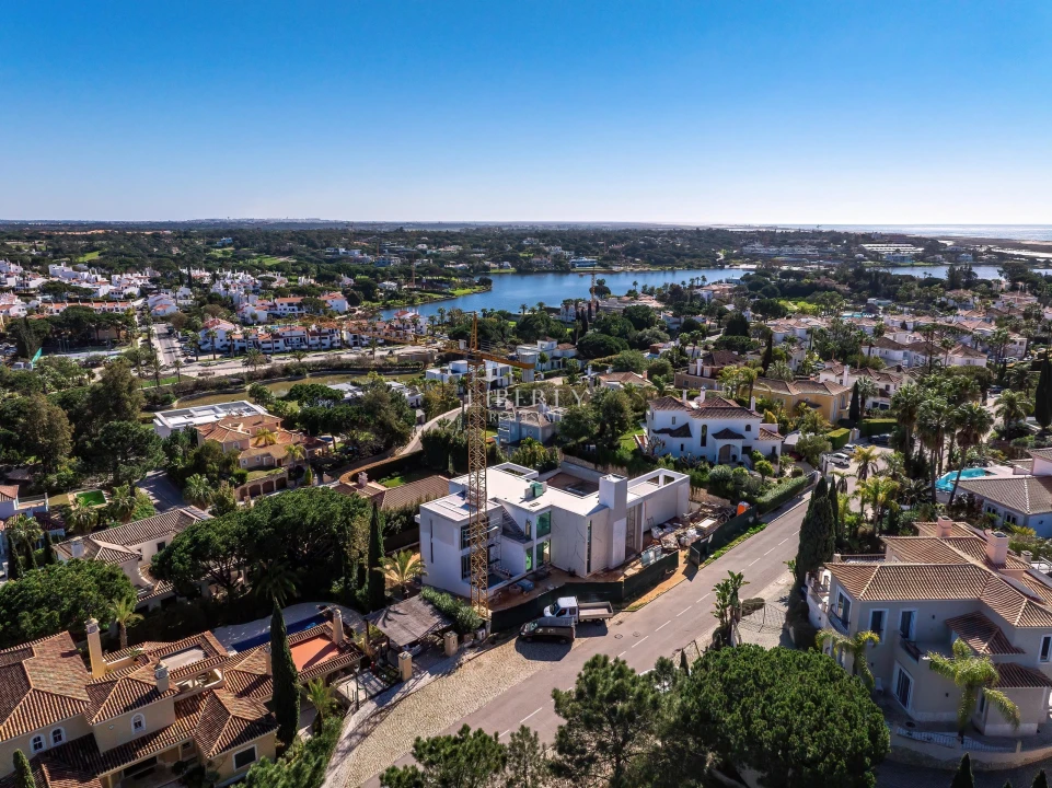 Moradia T5 para Venda em Almancil Foto 3