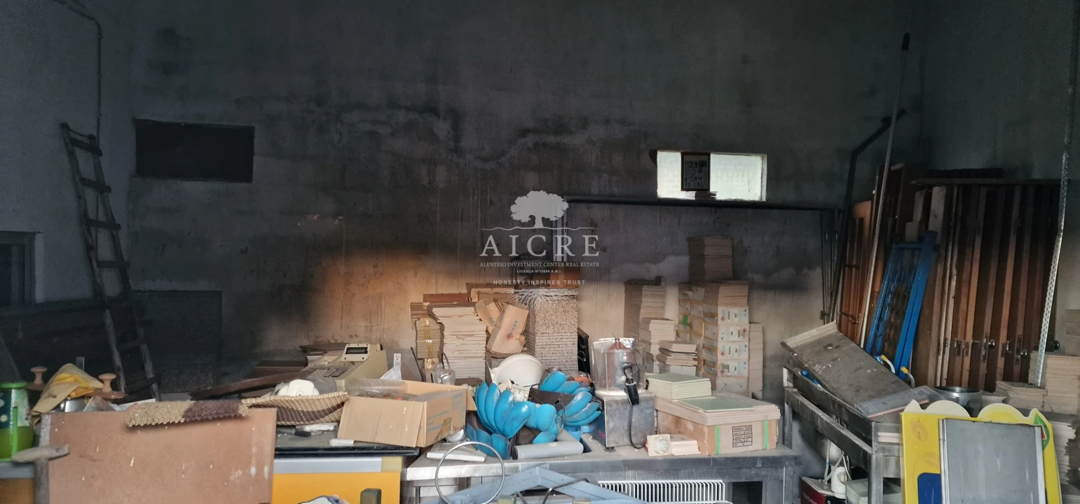 Prédio para Venda em Foros de Arrão Foto 7