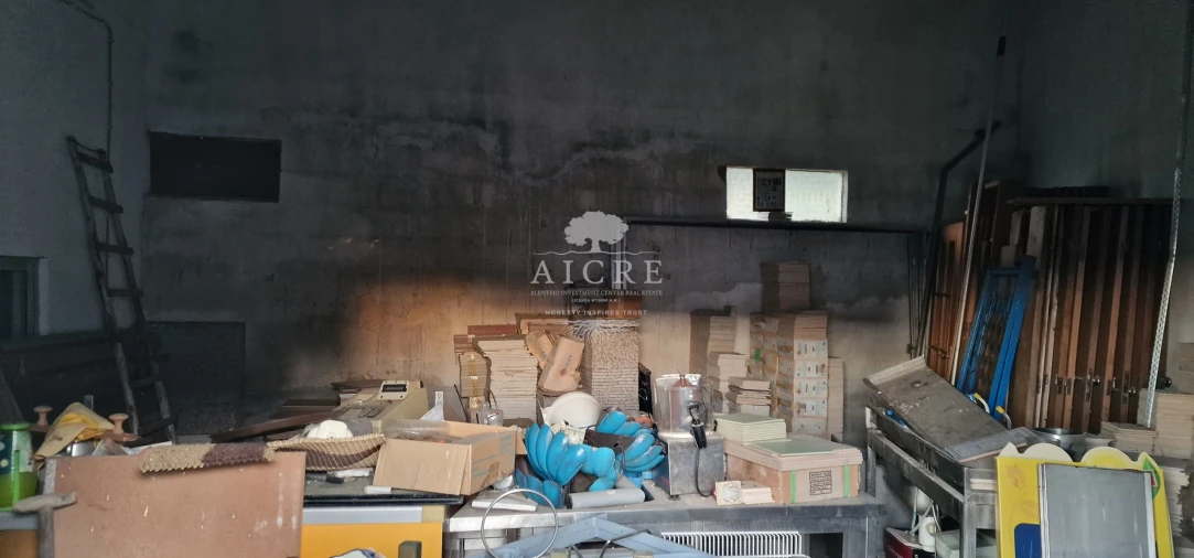 Prédio para Venda em Foros de Arrão Foto 7