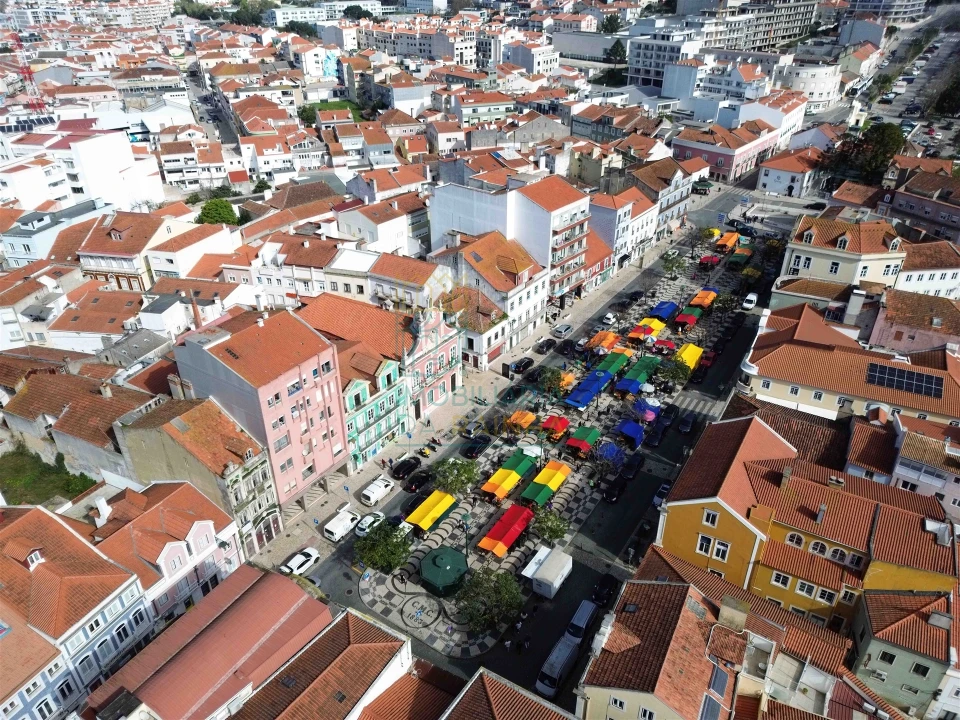 Moradia T4 para Venda em Santa Maria, São Pedro e Sobral da Lagoa Foto 9