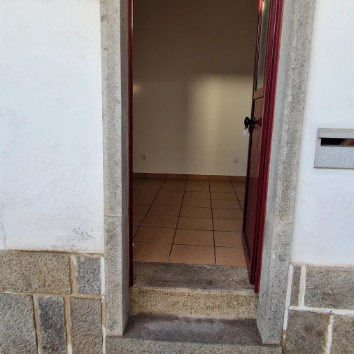 Apartamento T2 para Venda em Sé e São Lourenço Foto 3