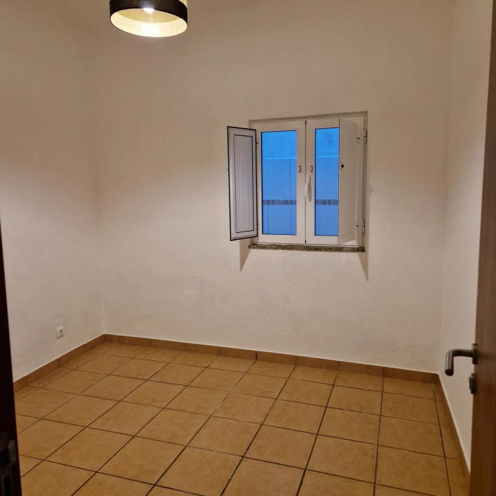 Apartamento T2 para Venda em Sé e São Lourenço Foto 8