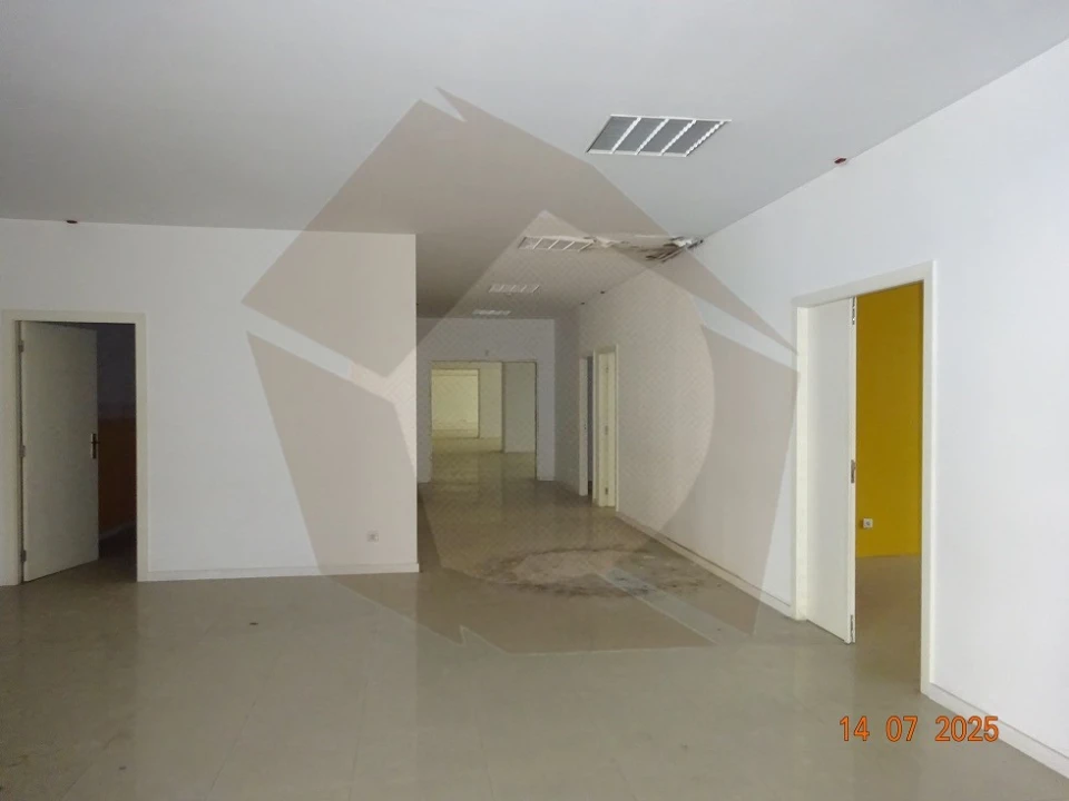 Loja para Arrendamento em Cedofeita, Santo Ildefonso, Sé, Miragaia, São Nicolau e Vitória Foto 9