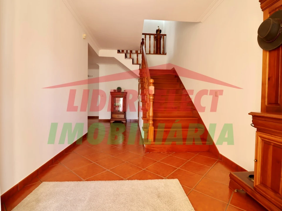 Moradia T4 para Venda em Silveira Foto 4