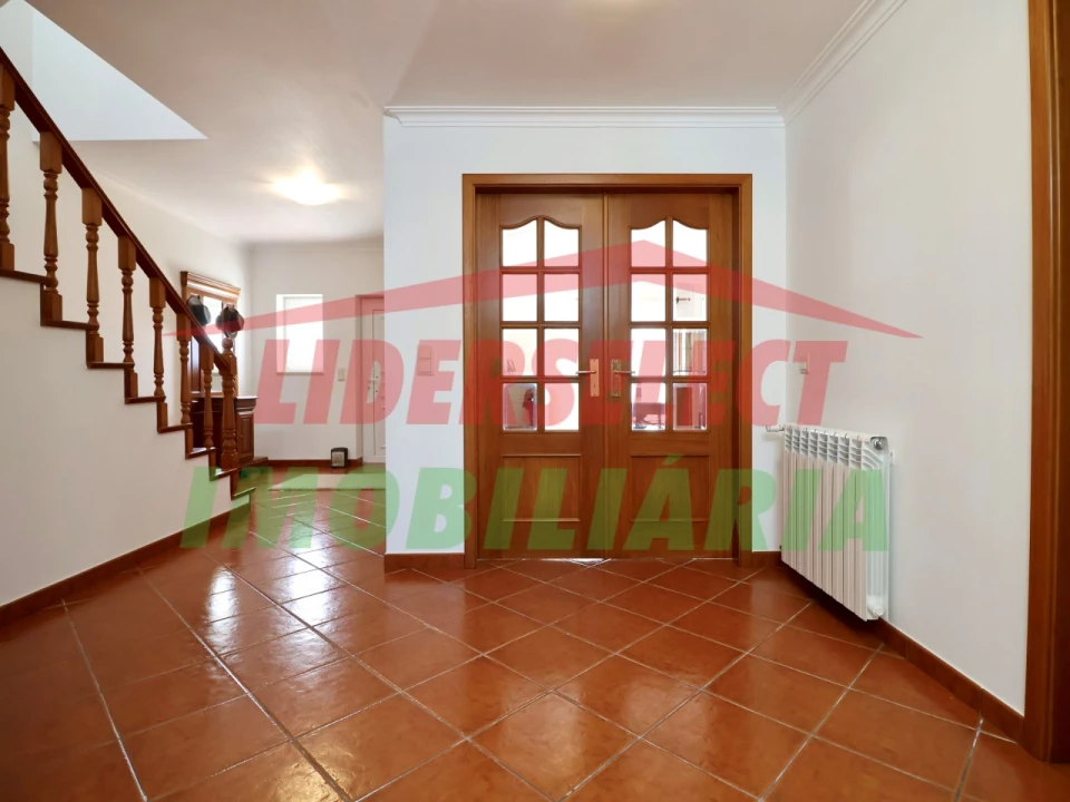 Moradia T4 para Venda em Silveira Foto 5