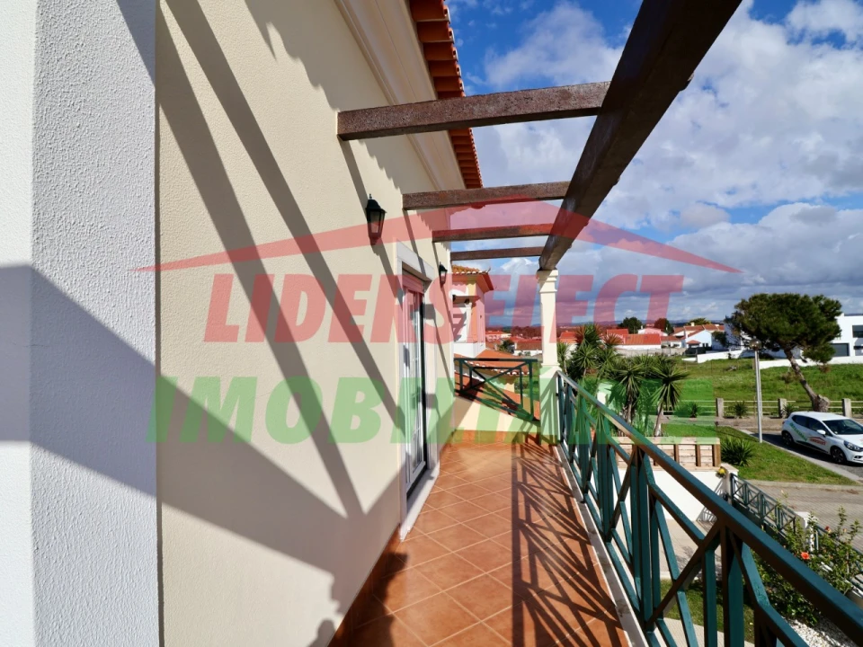Moradia T4 para Venda em Silveira Foto 17
