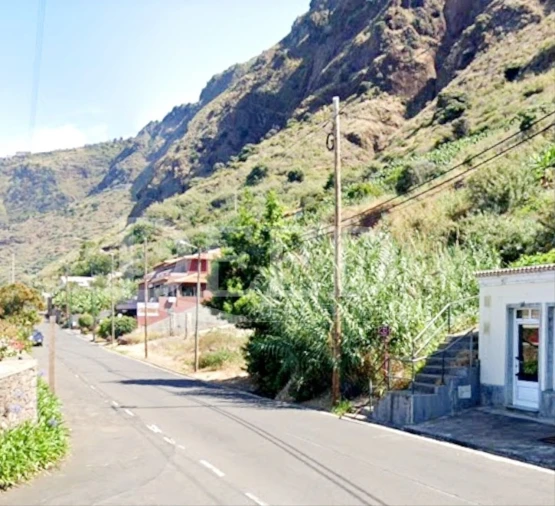 Terreno para Venda em Paul do Mar Foto 1