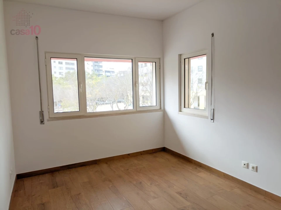 Apartamento T3 para Venda em Parque das Nações Foto 23