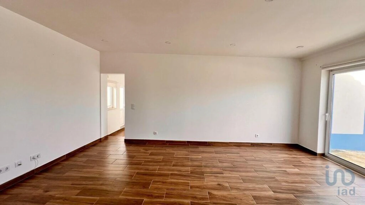 Moradia T2 para Arrendamento em Santo Isidoro Foto 11