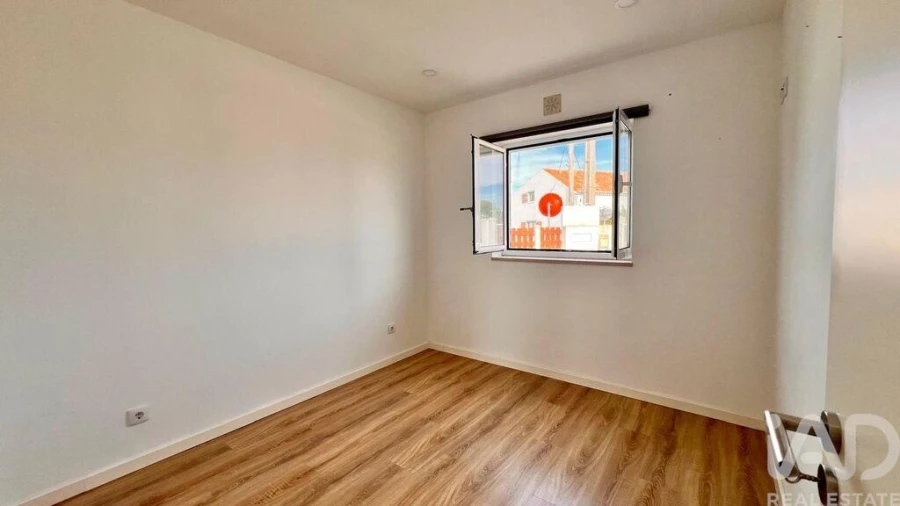 Moradia T2 para Arrendamento em Santo Isidoro Foto 17