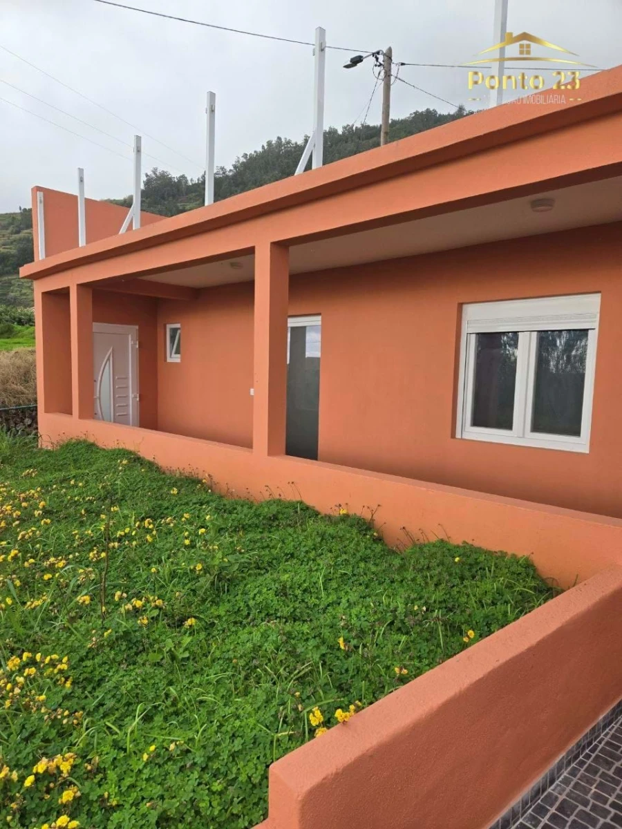 Moradia T3 para Venda em Arco da Calheta Foto 5