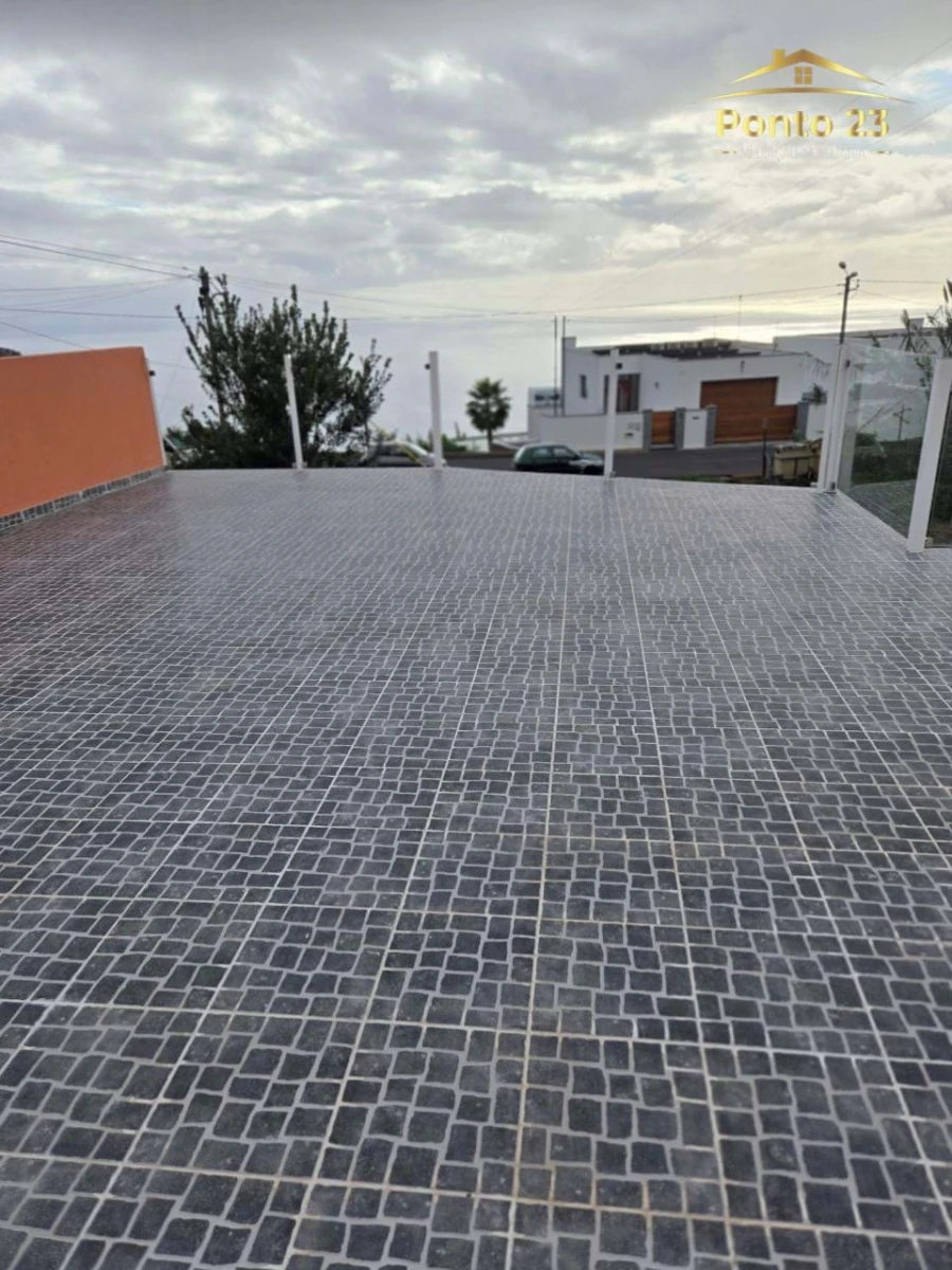 Moradia T3 para Venda em Arco da Calheta Foto 8