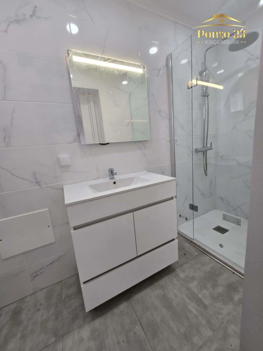 Moradia T3 para Venda em Arco da Calheta Foto 15