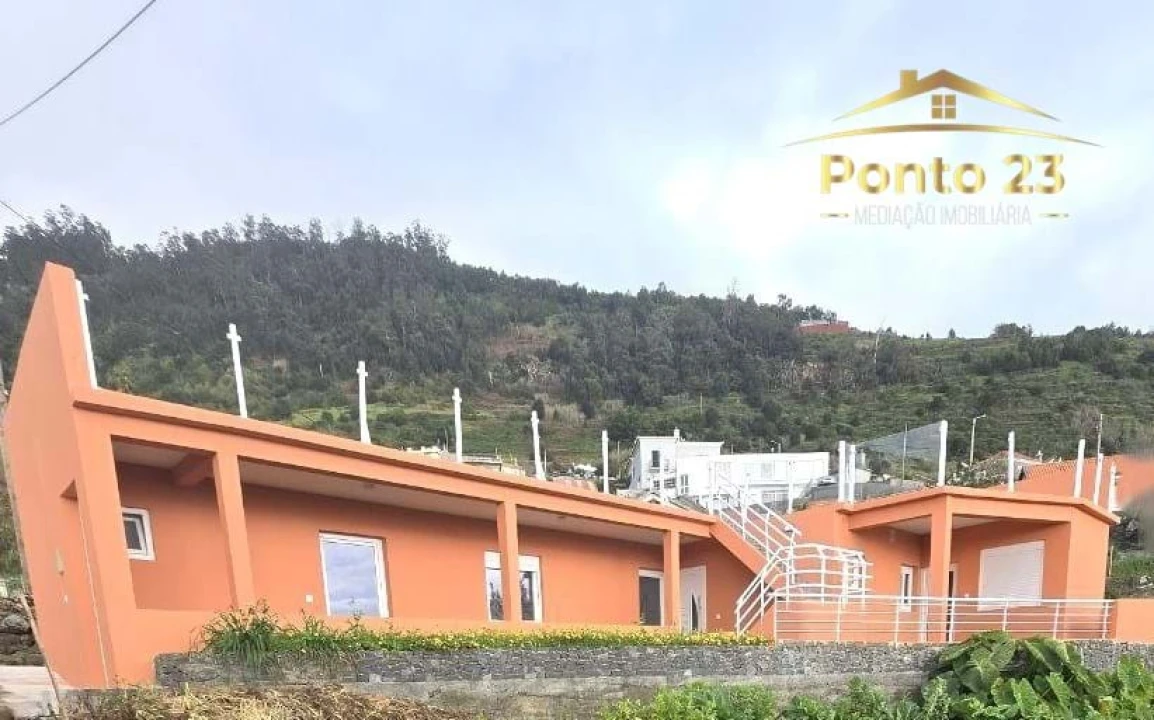 Moradia T3 para Venda em Arco da Calheta Foto 1