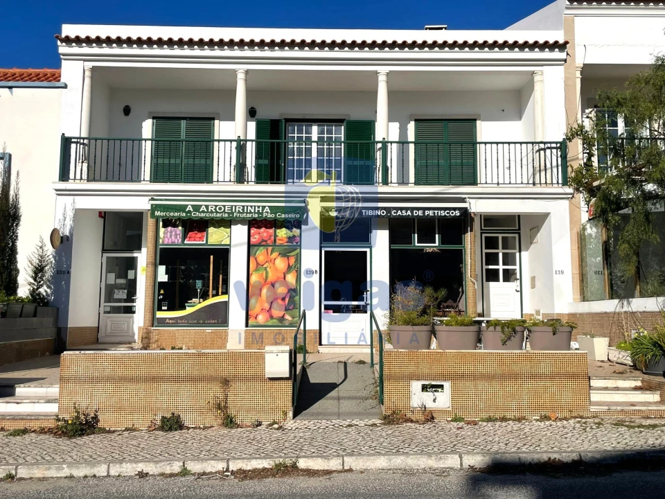 Prédio para Venda em Foz do Arelho Foto 1