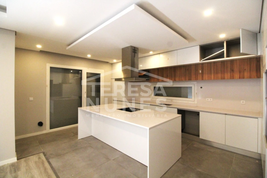 Moradia T4 para Venda em Azeitão (São Lourenço e São Simão) Foto 4