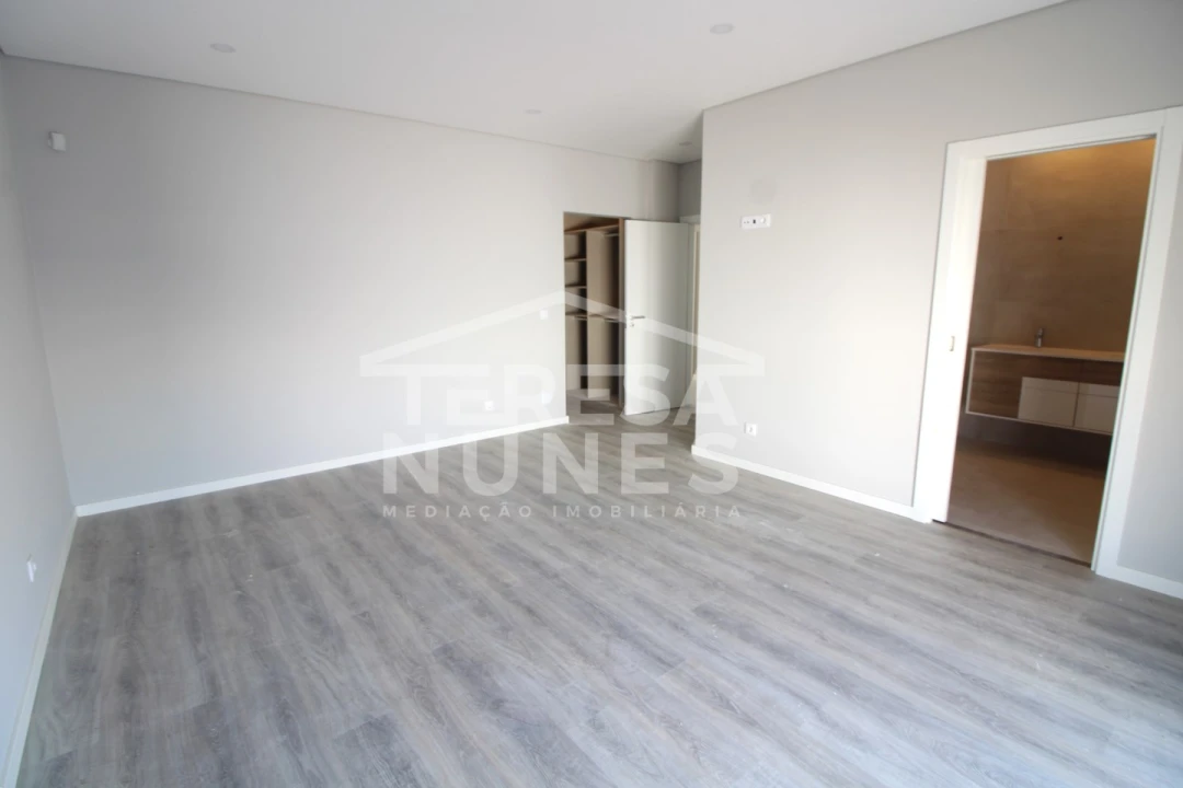 Moradia T4 para Venda em Azeitão (São Lourenço e São Simão) Foto 10
