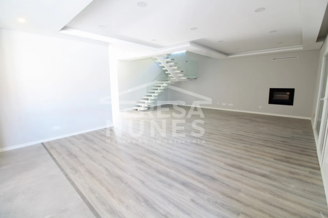 Moradia T4 para Venda em Azeitão (São Lourenço e São Simão) Foto 8