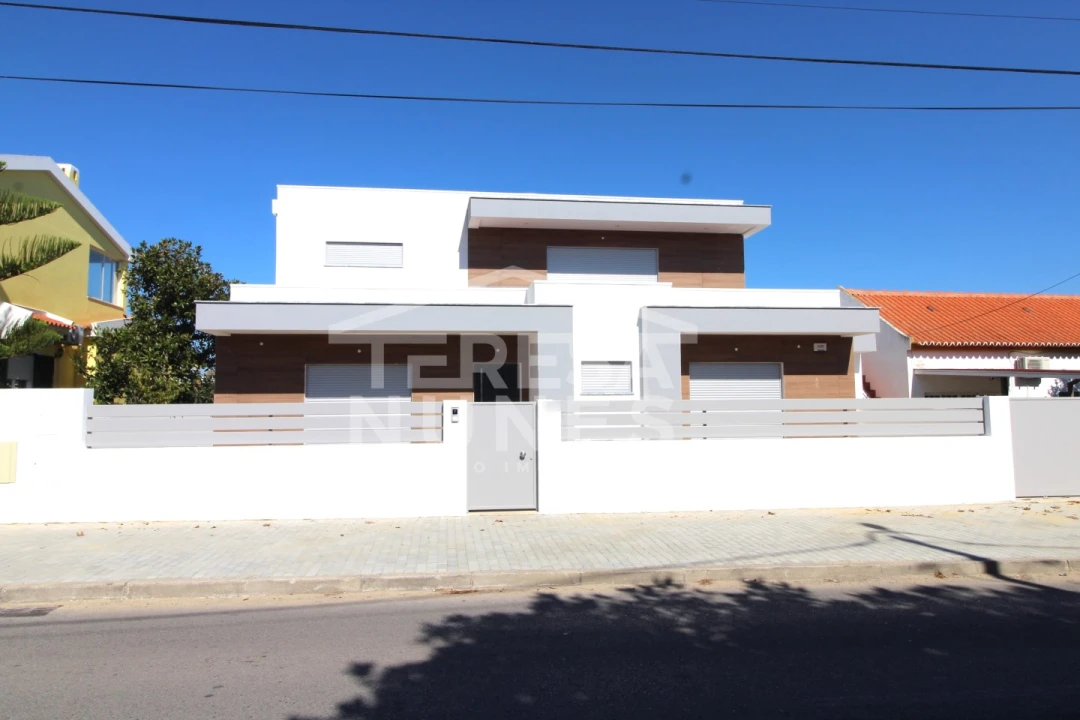 Moradia T4 para Venda em Azeitão (São Lourenço e São Simão) Foto 1