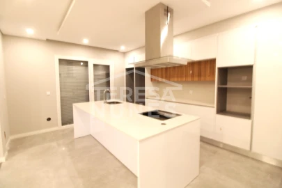 Moradia T4 para Venda em Azeitão (São Lourenço e São Simão)