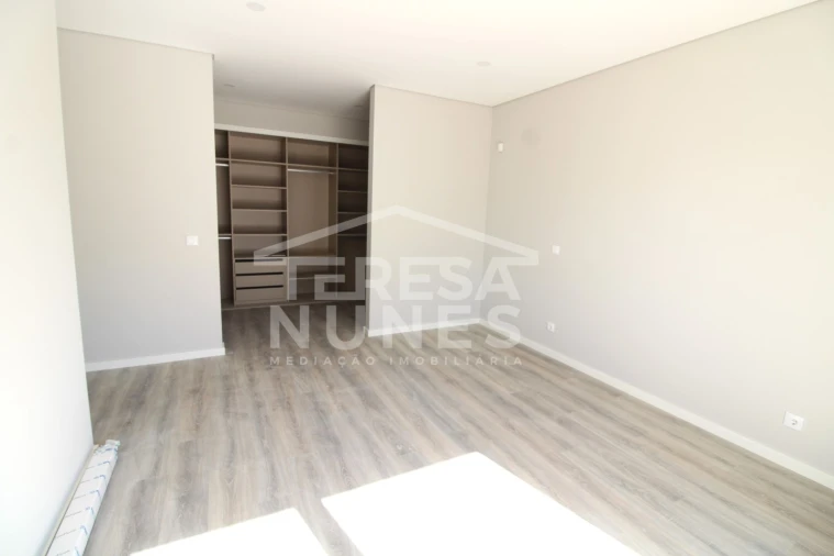 Moradia T4 para Venda em Azeitão (São Lourenço e São Simão) Foto 11