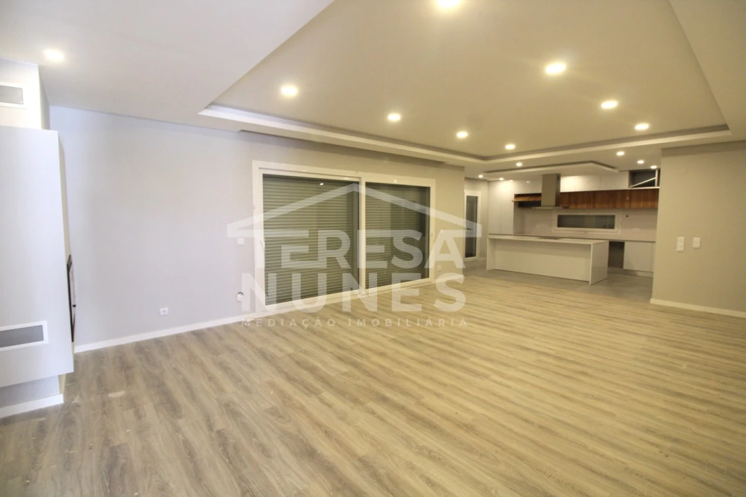 Moradia T4 para Venda em Azeitão (São Lourenço e São Simão) Foto 1