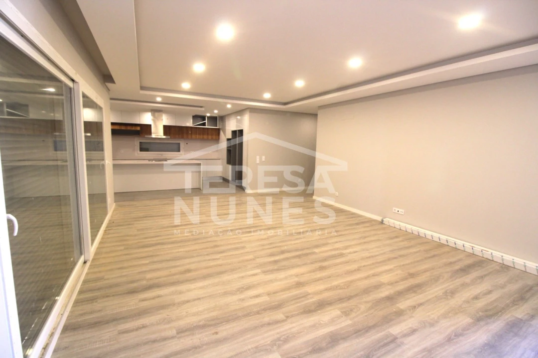 Moradia T4 para Venda em Azeitão (São Lourenço e São Simão) Foto 2