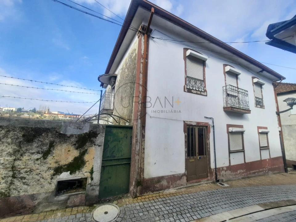 Moradia T4 para Venda em Moimenta da Beira Foto 1