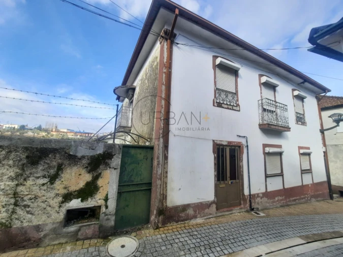 Moradia T4 para Venda em Moimenta da Beira