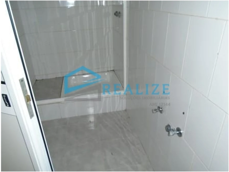 Loja para Venda em Sanfins do Douro Foto 3