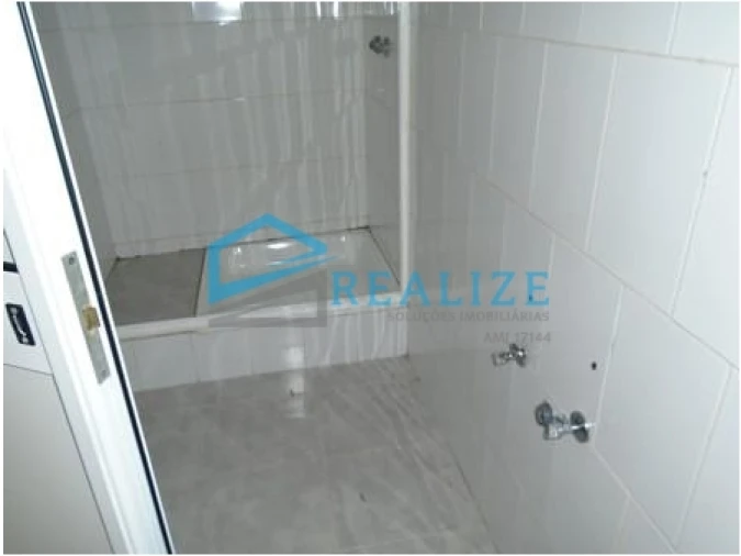 Loja para Venda em Sanfins do Douro Foto 3