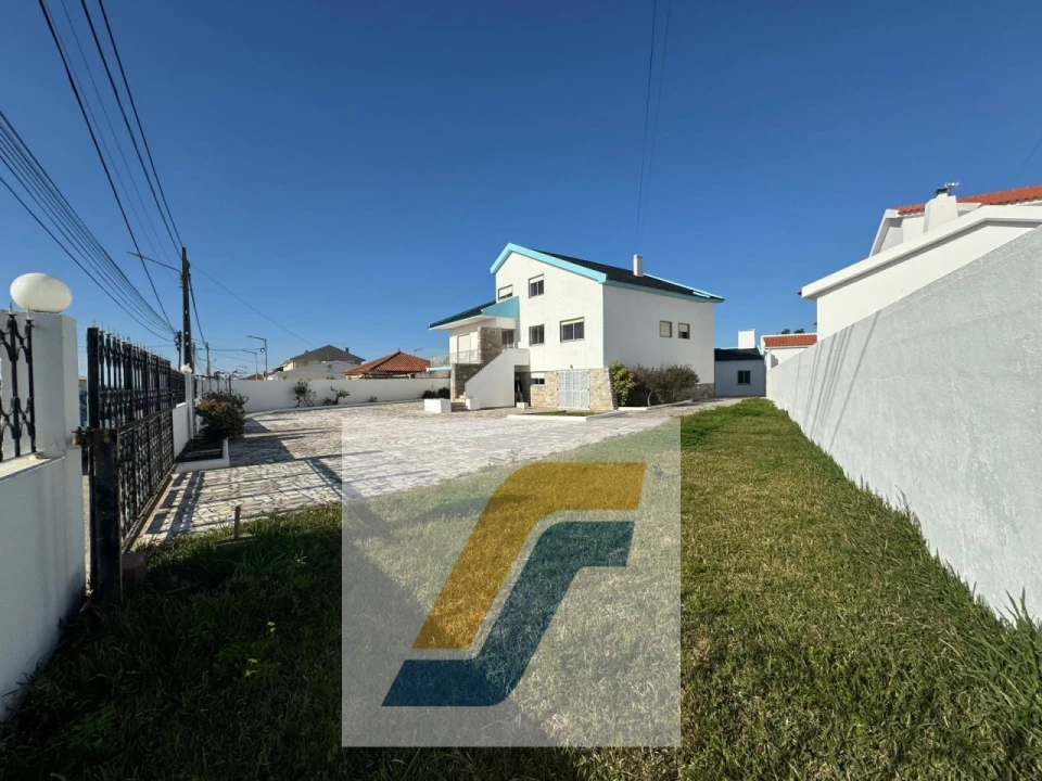 Moradia T9 para Venda em Atouguia da Baleia Foto 3