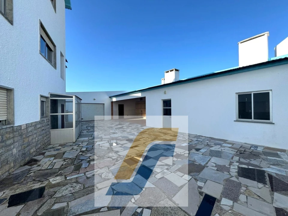 Moradia T9 para Venda em Atouguia da Baleia Foto 4