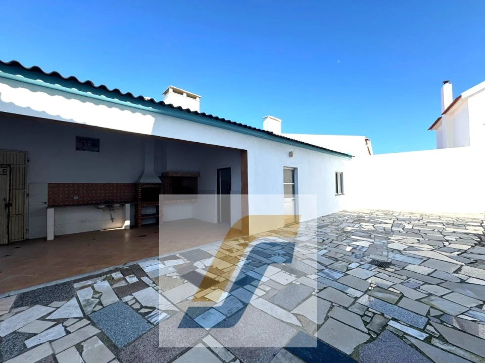 Moradia T9 para Venda em Atouguia da Baleia Foto 5