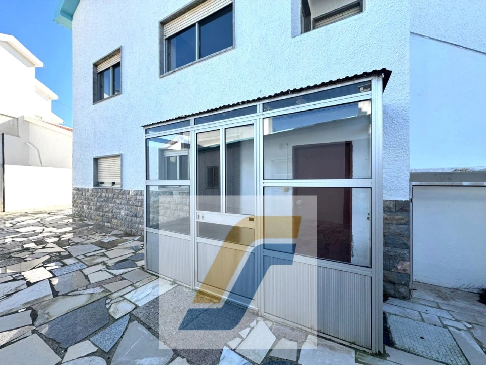 Moradia T9 para Venda em Atouguia da Baleia Foto 8