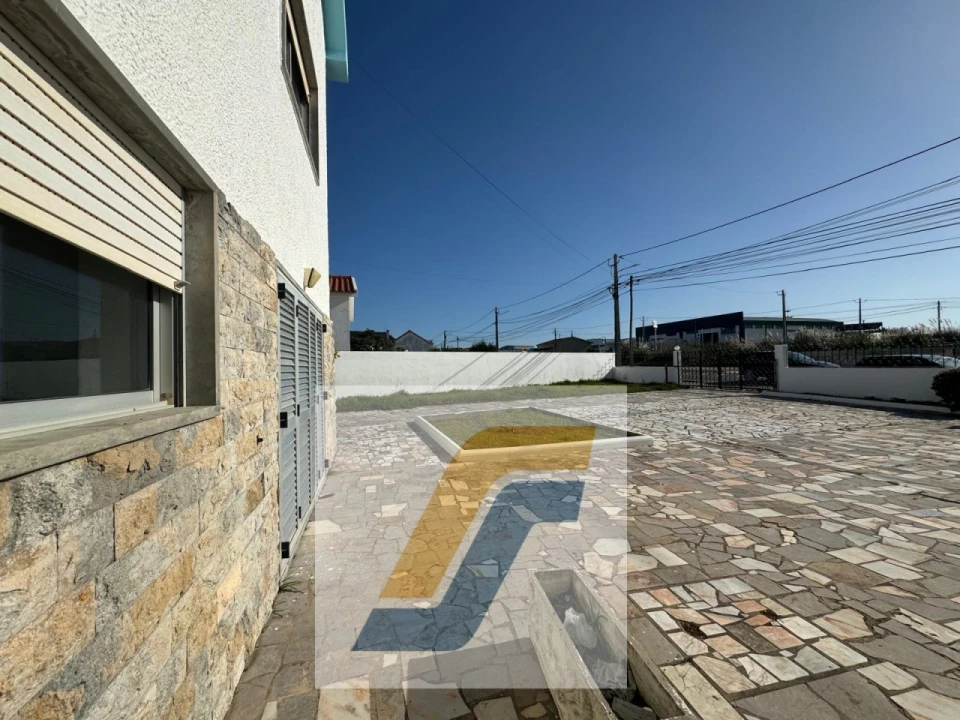 Moradia T9 para Venda em Atouguia da Baleia Foto 11