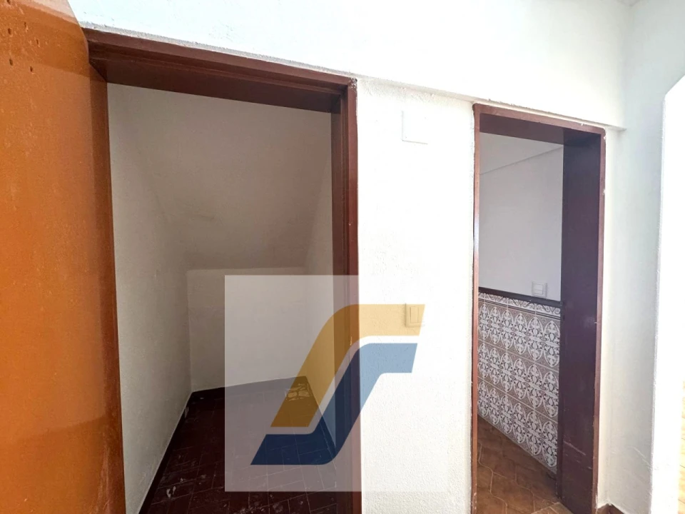 Moradia T9 para Venda em Atouguia da Baleia Foto 21