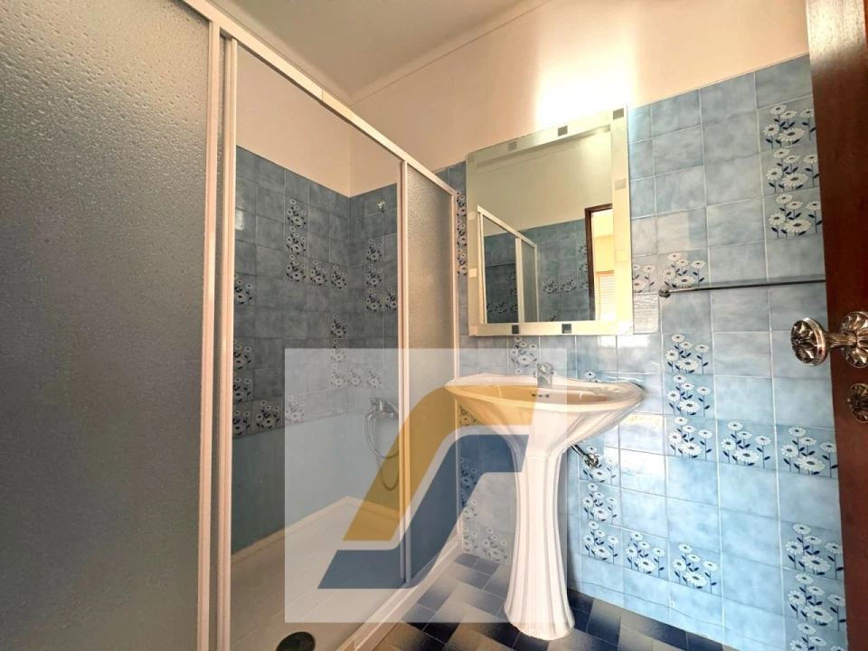 Moradia T9 para Venda em Atouguia da Baleia Foto 38