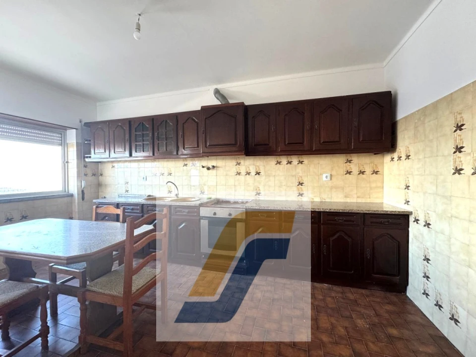 Moradia T9 para Venda em Atouguia da Baleia Foto 28