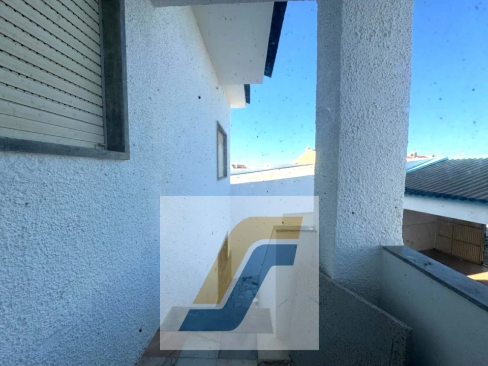 Moradia T9 para Venda em Atouguia da Baleia Foto 30