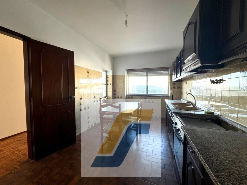 Moradia T9 para Venda em Atouguia da Baleia Foto 29