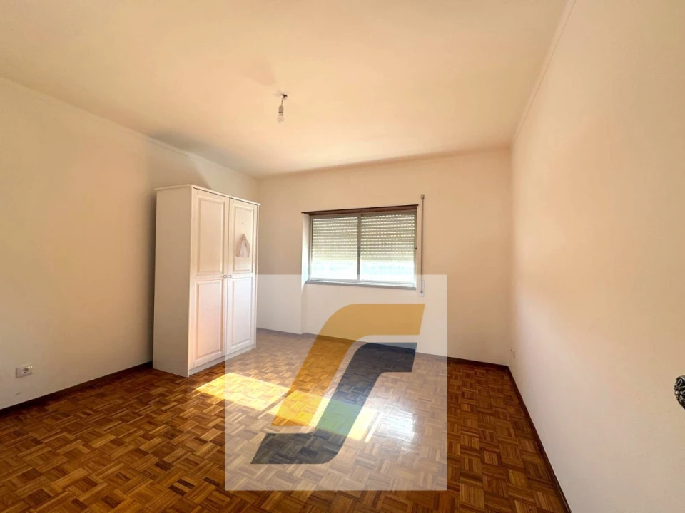 Moradia T9 para Venda em Atouguia da Baleia Foto 37