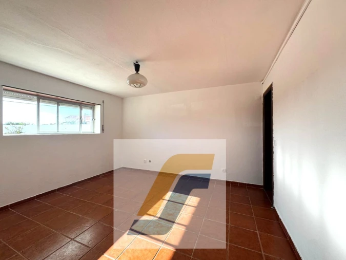 Moradia T9 para Venda em Atouguia da Baleia Foto 13