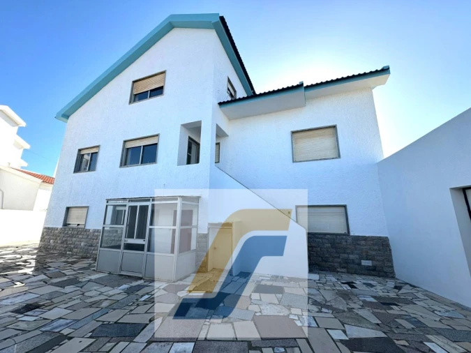 Moradia T9 para Venda em Atouguia da Baleia Foto 59