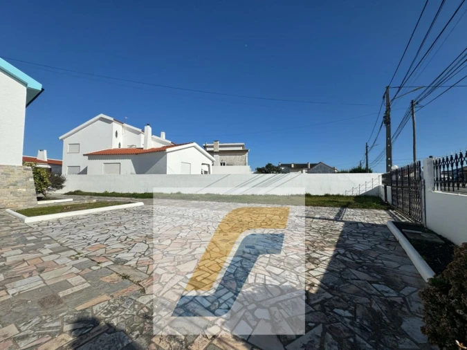 Moradia T9 para Venda em Atouguia da Baleia Foto 60