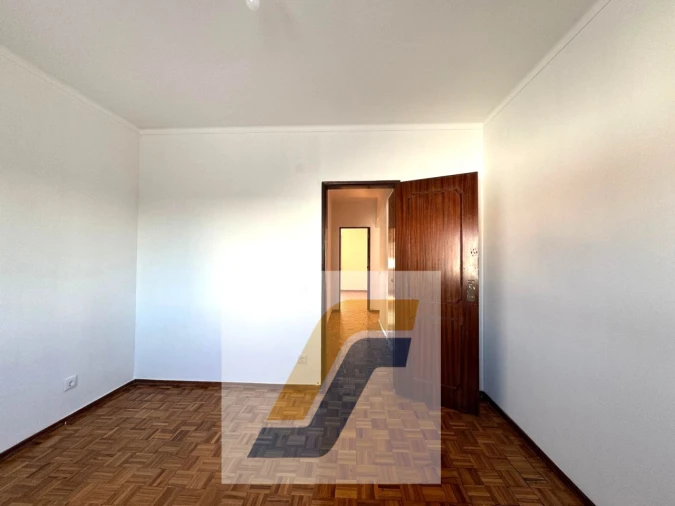 Moradia T9 para Venda em Atouguia da Baleia Foto 34