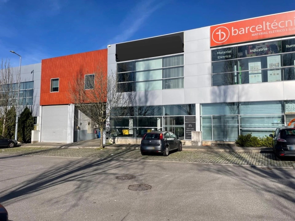 Armazém para Venda em Antas e Abade de Vermoim Foto 1