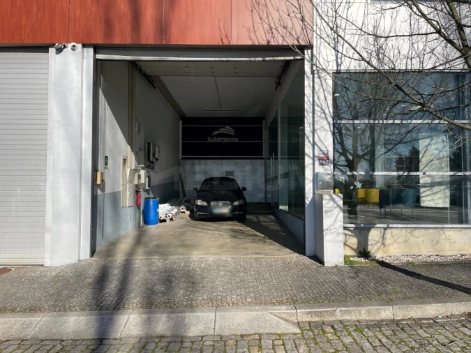 Armazém para Venda em Antas e Abade de Vermoim Foto 2