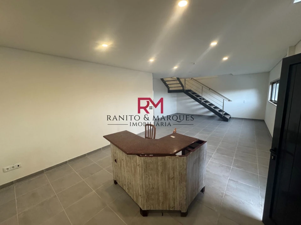 Escritório para Arrendamento em Gandra Foto 9